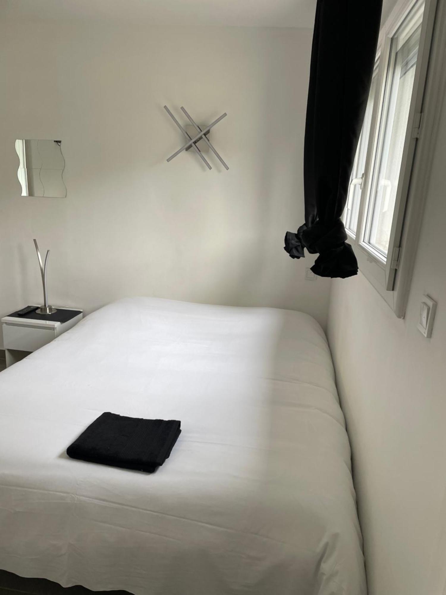 Sas Meredith Location Centre-ville * Cannes
